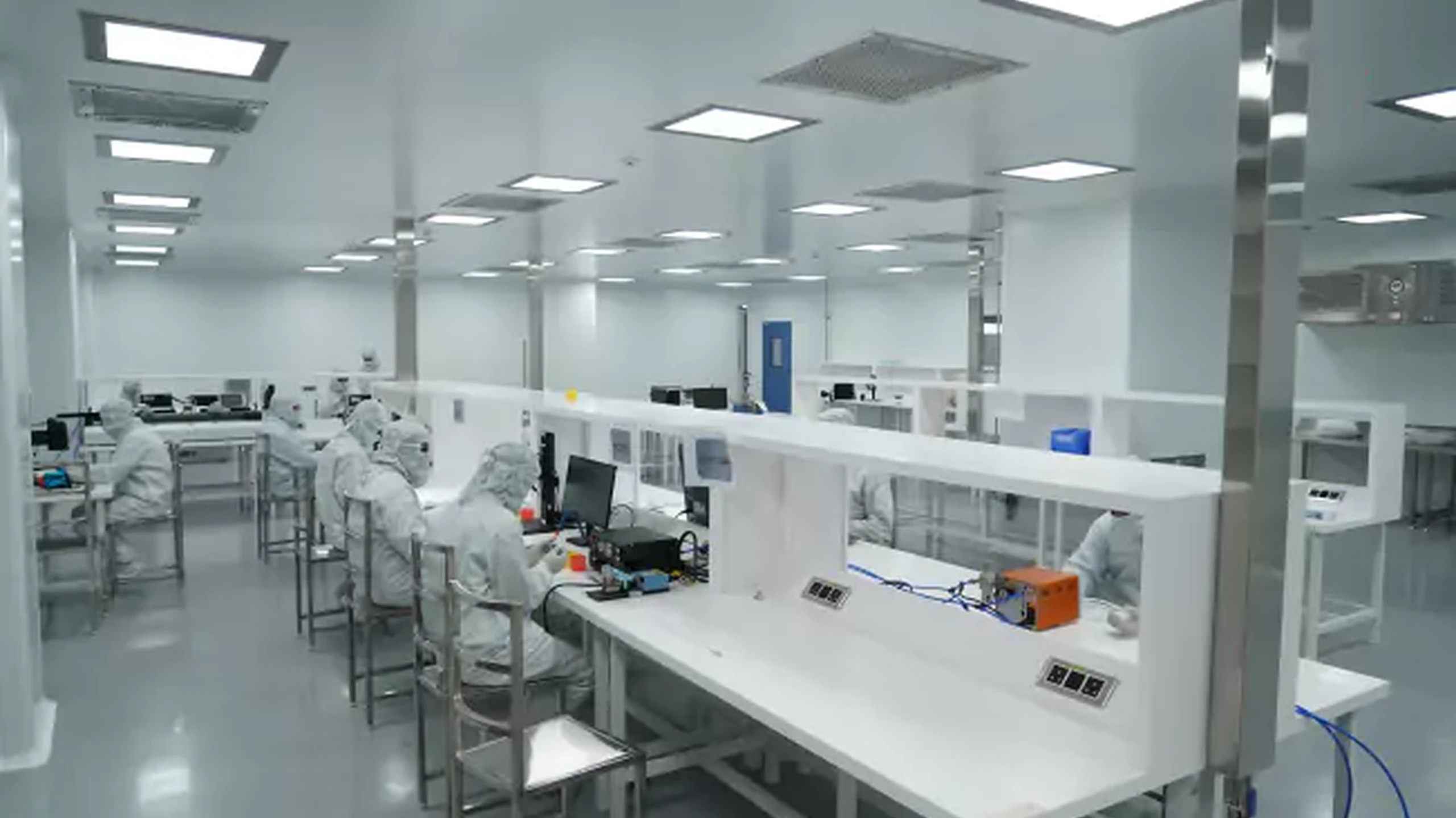 Digital laboratory workstation in the manufacturing facility